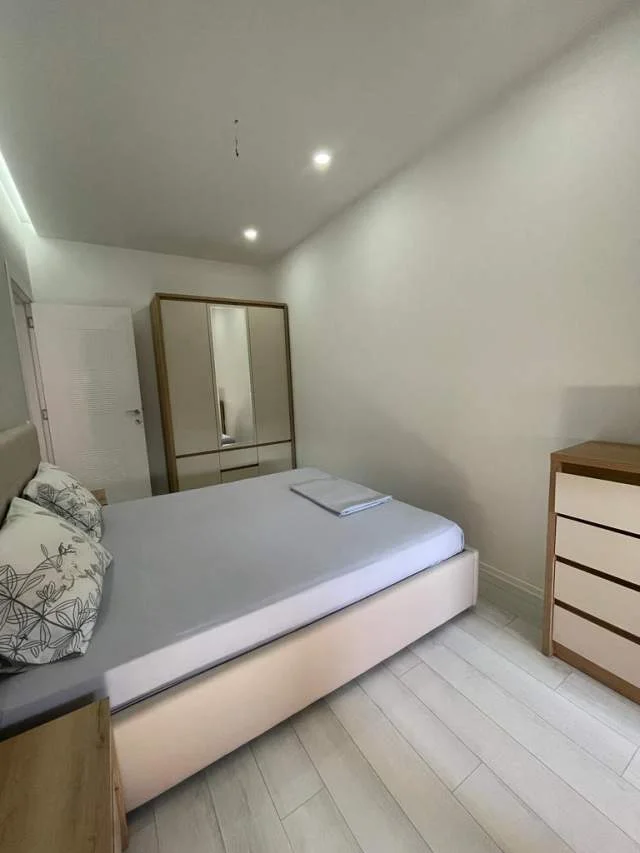 Tirane, jepet me qera apartament 1+1 Kati 6, 50 m² 550 Euro (Rruga e Kosovareve)