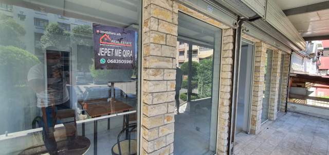 Tirane, jepet me qera ambjent biznesi Kati 1, 50 m² 200 Euro (arben broci)