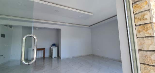 Tirane, jepet me qera ambjent biznesi Kati 1, 50 m² 200 Euro (arben broci)