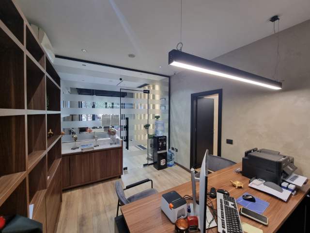 Tirane, jepet me qera dyqan Kati 0, 65 m² 1.400 Euro (Bulevardi Zogu i Pare)