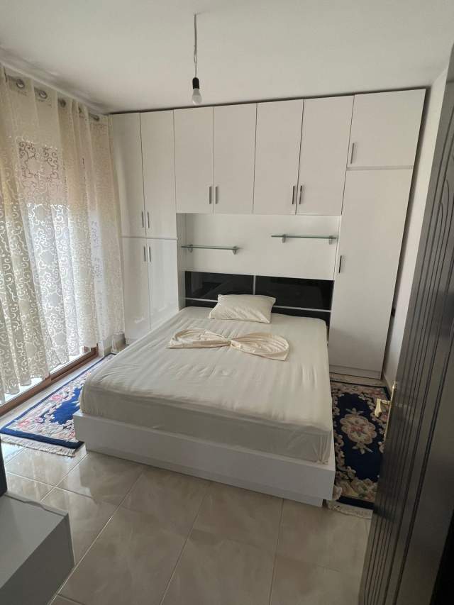 Korce, jepet me qera apartament 1+1+BLK Kati 5, 115 m² 250 Euro (Nesti Vreto)