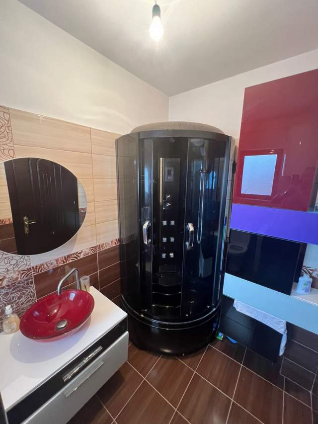 Korce, jepet me qera apartament 1+1+BLK Kati 5, 115 m² 250 Euro (Nesti Vreto)