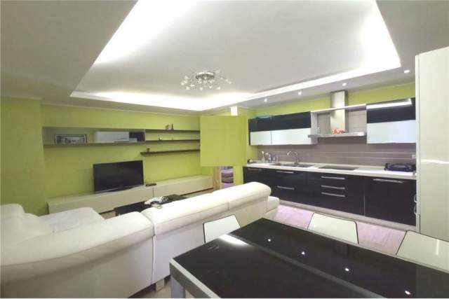 Tirane, jepet me qera apartament 2+1 Kati 5, 92 m² 500  (21 dhjetori)