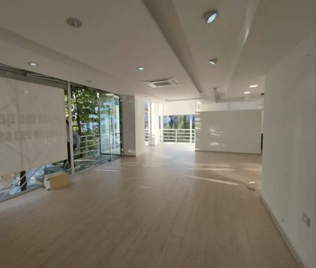 Tirane, shitet dyqan Kati 2, 93 m² 170.000 Euro (Kodra e Diellit)