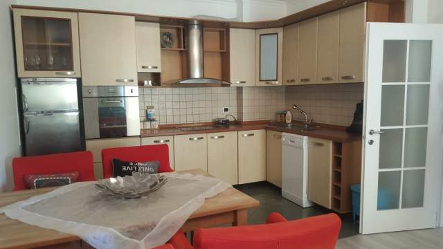 Tirane, jepet me qera apartament 2+1+BLK Kati 5, 112 m² 800 Euro (vaso pasha,Blloku)