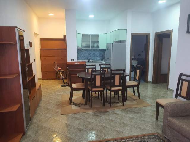 Tirane, jepet me qera apartament 3+1 Kati 3, 420 Euro (Bill Klinton)