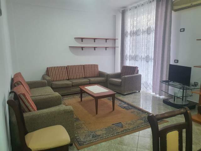 Tirane, jepet me qera apartament 3+1 Kati 3, 420 Euro (Bill Klinton)