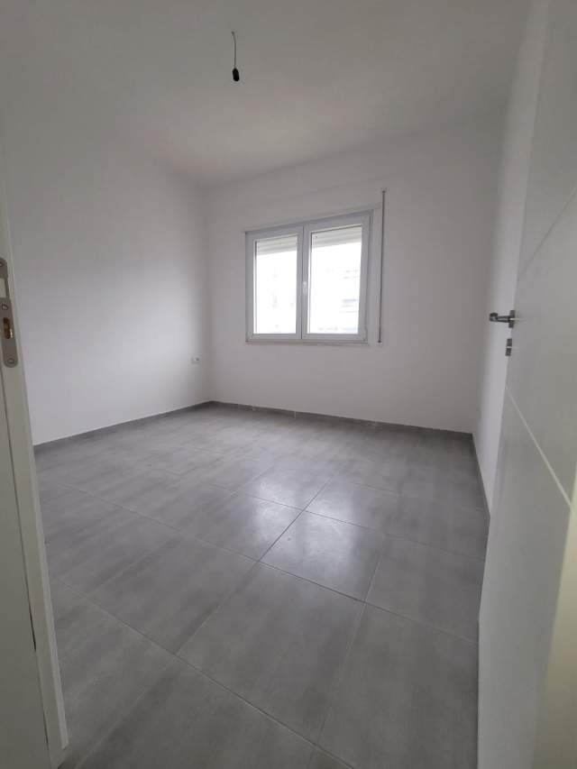 Tirane, jepet me qera apartament 2+1+BLK Kati 2, 94 m² 400 Euro (Rr.Robert Shvarc)