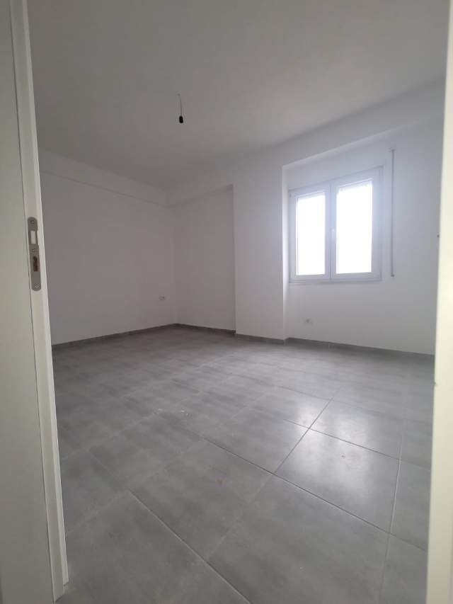Tirane, jepet me qera apartament 2+1+BLK Kati 2, 94 m² 400 Euro (Rr.Robert Shvarc)