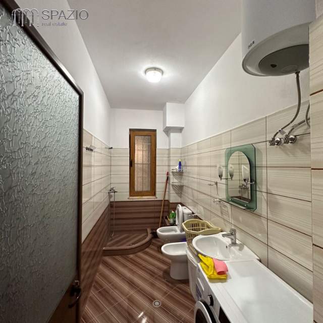 Tirane, jepet me qera apartament 2+1+BLK Kati 4, 100 m² 30.000 Leke (Shkoze)
