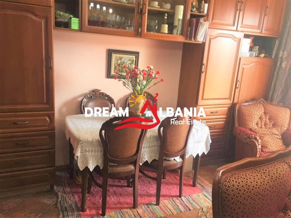 Tirane, jepet me qera apartament 2+1 , 160 m² 700 € 