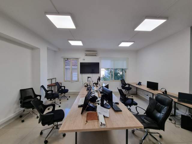 Tirane, jepet me qera zyre Kati 1, 514 m² 5.400 Euro (Rruga Nikolla Tupe)