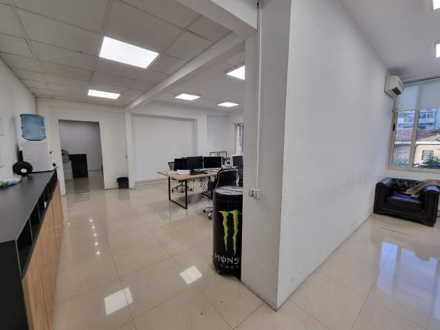 Tirane, jepet me qera zyre Kati 1, 514 m² 5.400 Euro (Rruga Nikolla Tupe)