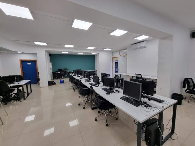 Tirane, jepet me qera zyre Kati 1, 514 m² 5.400 Euro (Rruga Nikolla Tupe)