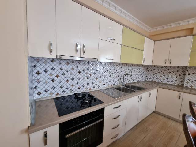 Tirane, jepet me qera apartament 2+1+BLK Kati 2, 93 m² 600 Euro (Rruga Haxhi Kika)
