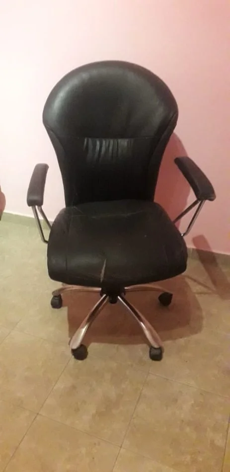 Tirane, shes  karrike zyre te rrotullushme .4500 lek