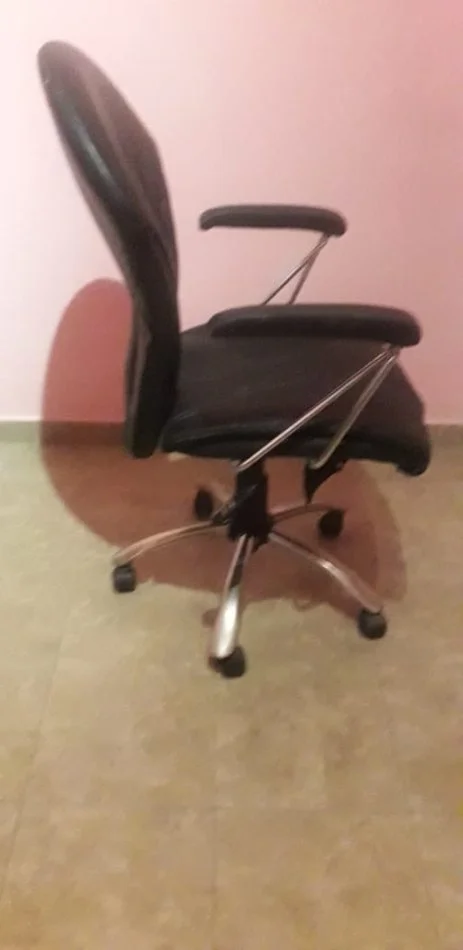 Tirane, shes  karrike zyre te rrotullushme .4500 lek