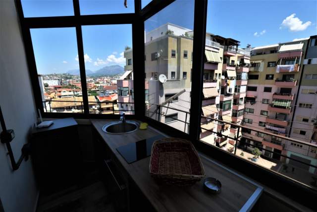 Shitet apartament ne rrugen 5 Maji.