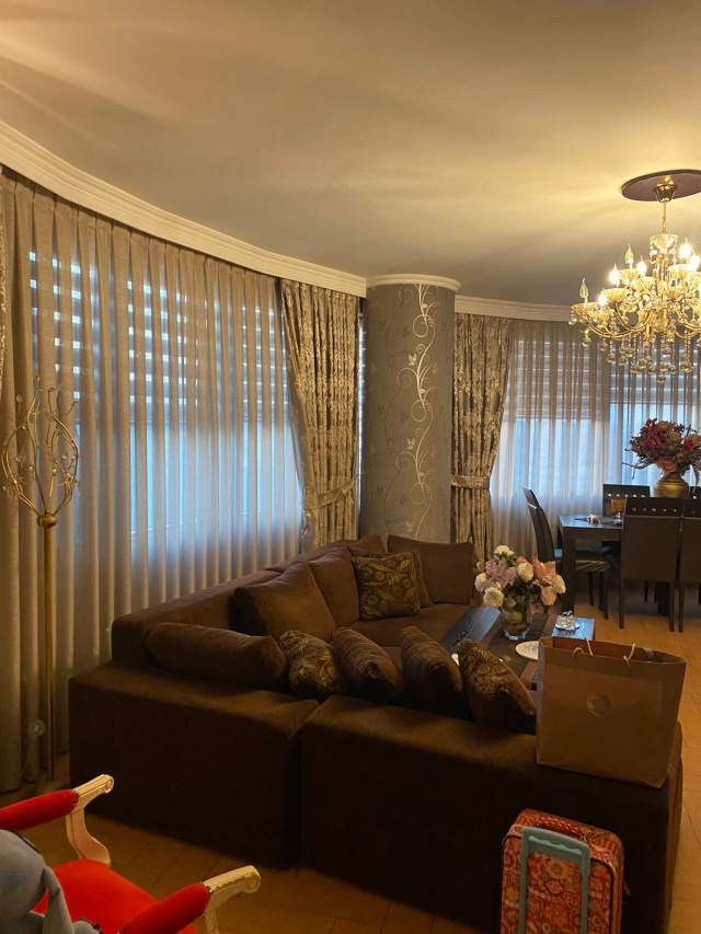 Shitet apartament 2+1 ne 21 Dhjetor,pas Joenes.