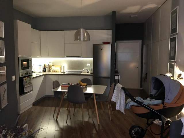 Shitet apartament ne Astir,perballe kompleksit Molla.