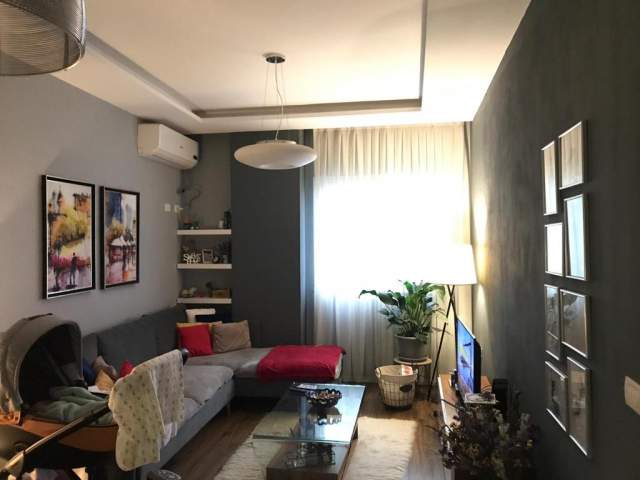 Shitet apartament ne Astir,perballe kompleksit Molla.