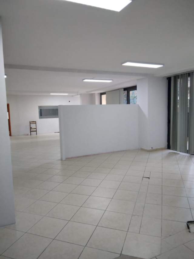 Tirane, jepet me qera zyre Kati 1, 160 m² 1.200 Euro (Faik Konica)