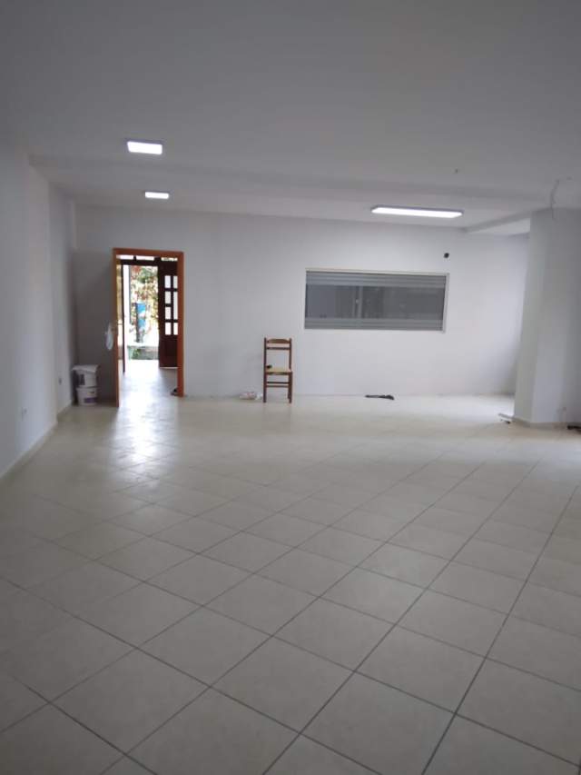 Tirane, jepet me qera zyre Kati 1, 160 m² 1.200 Euro (Faik Konica)