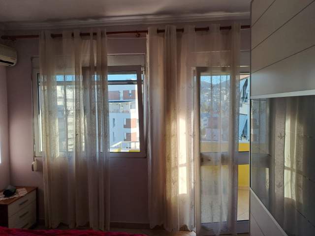 Tirane, shitet apartament 2+1 Kati 8, 103 m² 175.000 Euro (Komuna e parisit)
