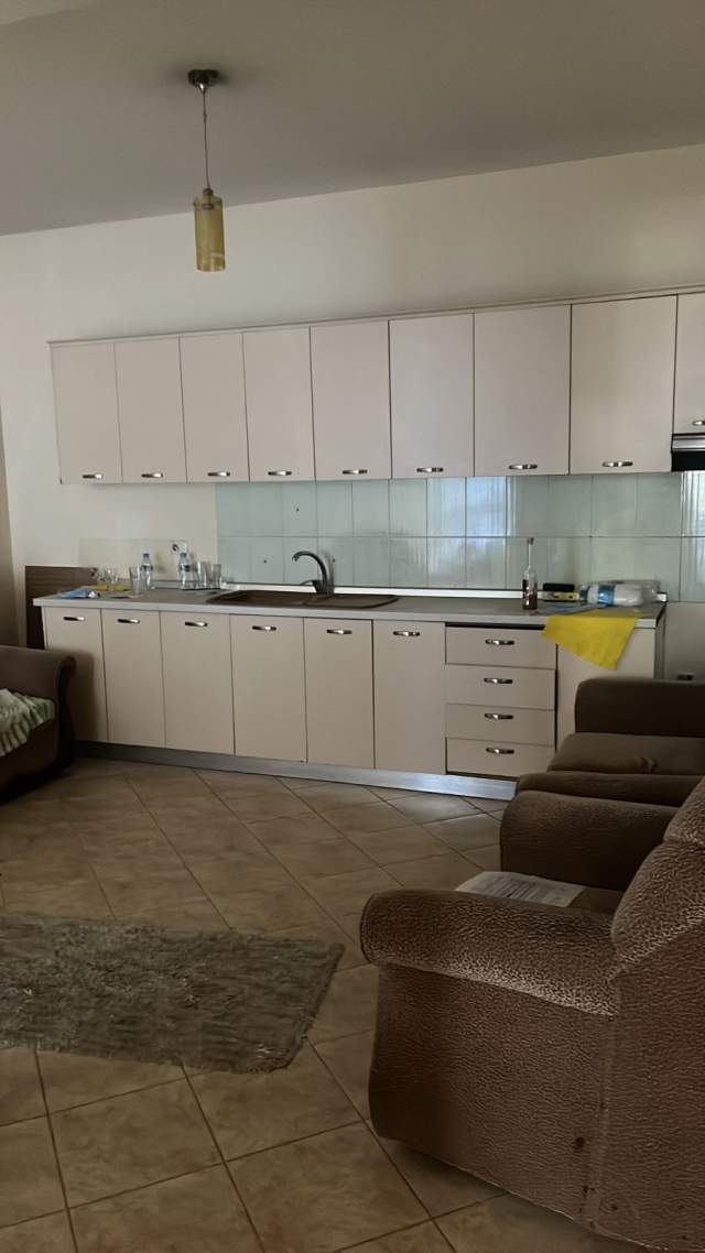 Tirane, shitet apartament 2+1 Kati 3, 94 m² 125.000 Euro (rruga e kavajes)