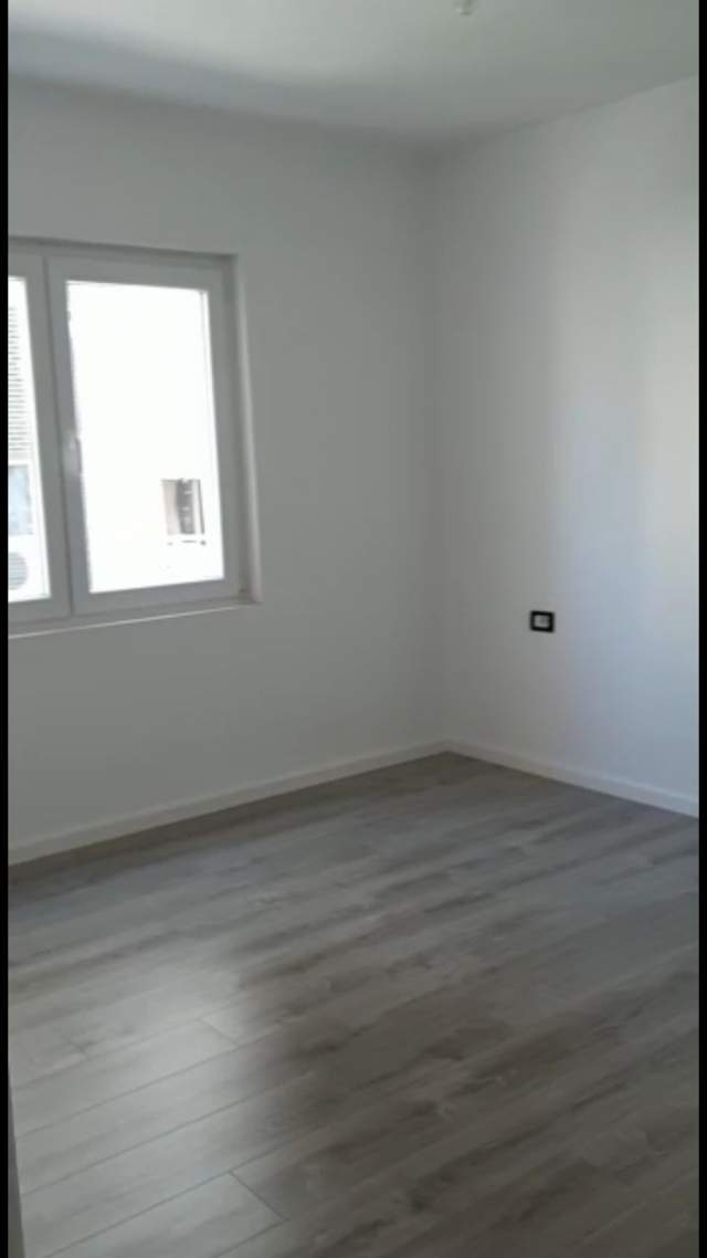 Shitet apartament 2+1 tek Mozaiku,Tirane.