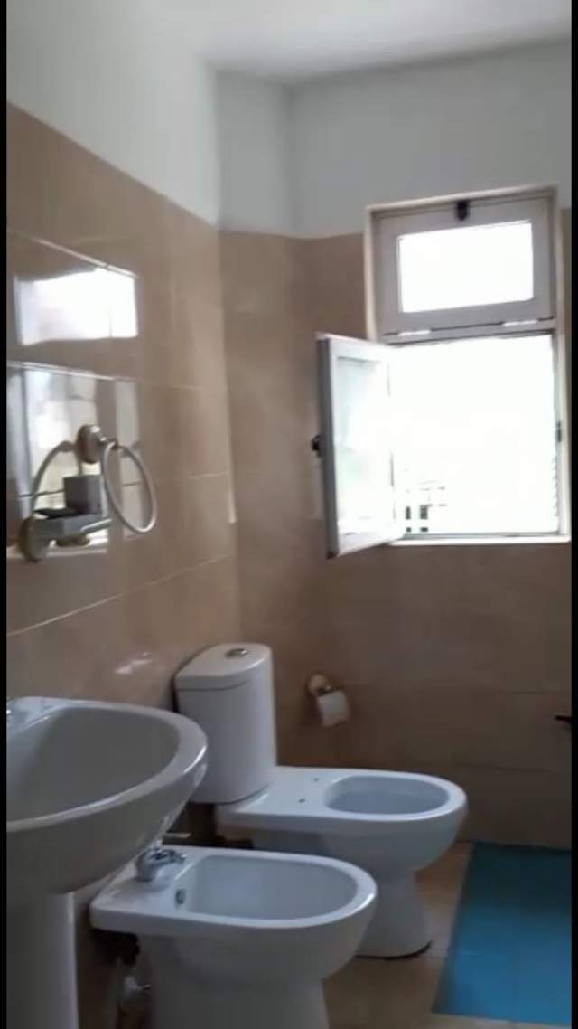 Shitet apartament 2+1 tek Mozaiku,Tirane.