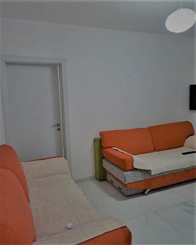 Tirane, jepet me qera apartament 1+1 Kati 5, 52 m² 300 Euro (Rruga Tafaj)