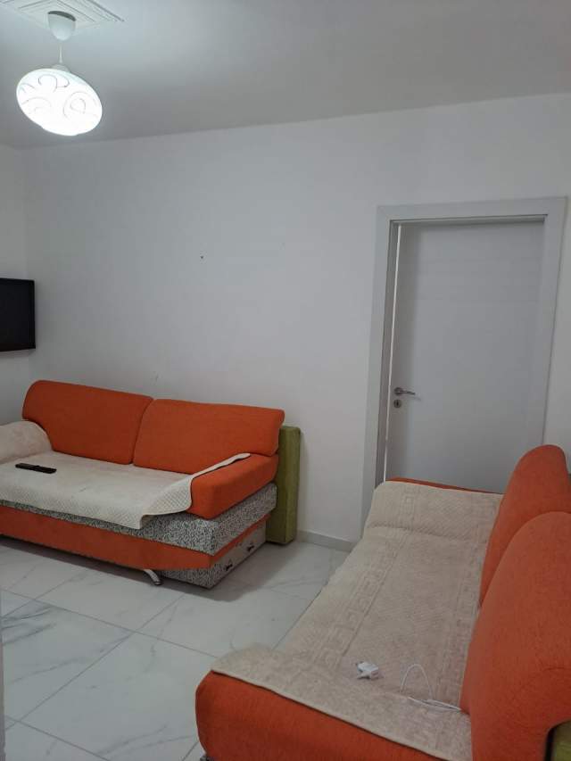 Tirane, jepet me qera apartament 1+1 Kati 5, 52 m² 300 Euro (Rruga Tafaj)