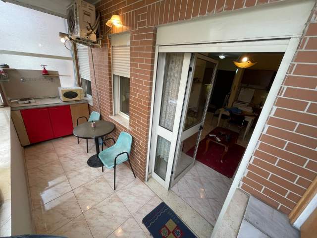 Tirane, jepet me qera apartament 1+1 Kati 1, 65 m² 350  (Qendra KRISTAL)