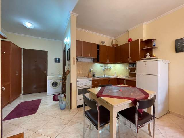 Tirane, jepet me qera apartament 1+1 Kati 1, 65 m² 350  (Qendra KRISTAL)