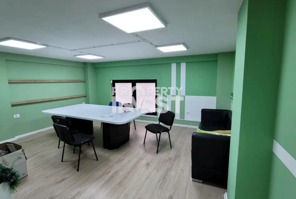 Tirane, jepet me qera ambjent biznesi Kati 1, 560 m² 7.000 € (Rruga e Dibres)