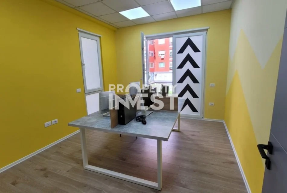 Tirane, jepet me qera ambjent biznesi Kati 1, 560 m² 7.000 € (Rruga e Dibres)