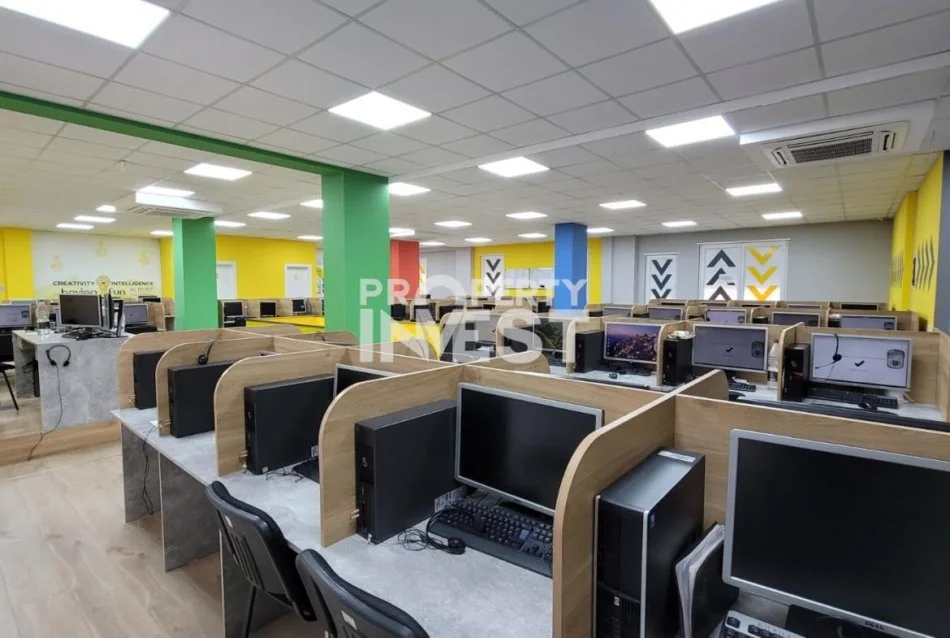 Tirane, jepet me qera ambjent biznesi Kati 1, 560 m² 7.000 € (Rruga e Dibres)