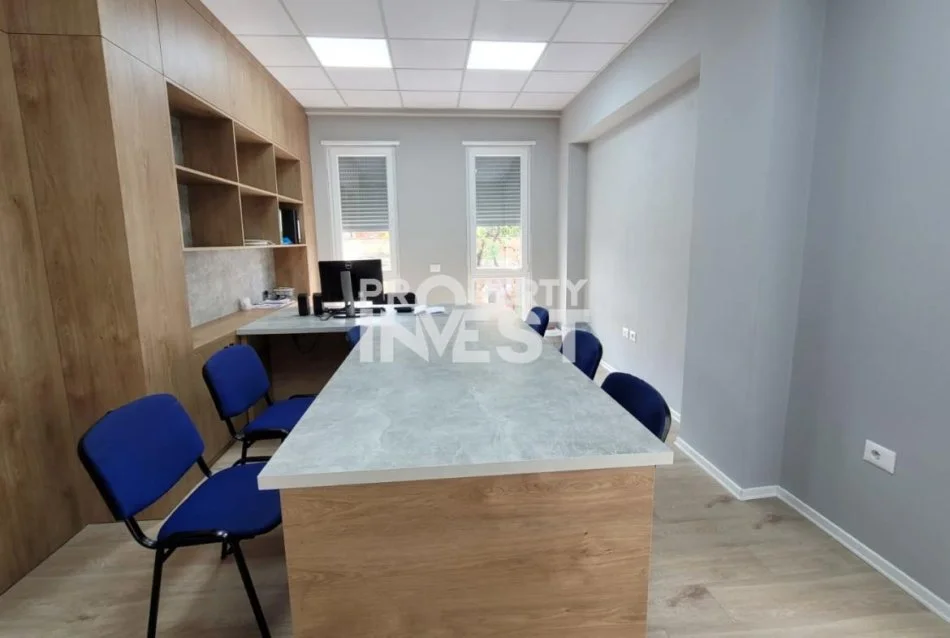 Tirane, jepet me qera ambjent biznesi Kati 1, 560 m² 7.000 € (Rruga e Dibres)