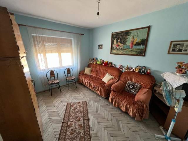 Korce, jepet me qera apartament 1+1 Kati 3, 60 m² 130 Euro (Lagjia 17)