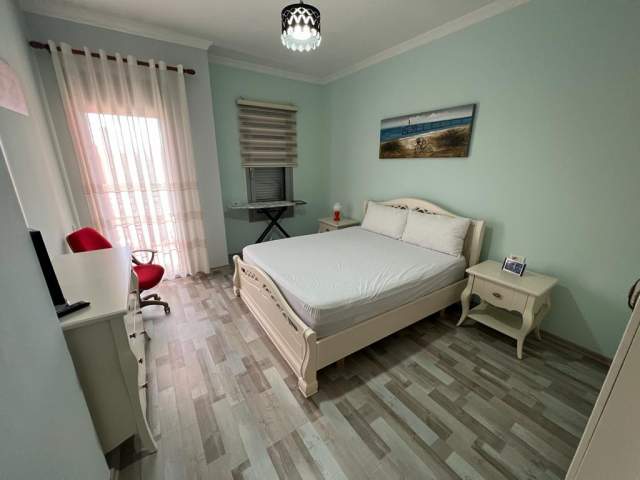 Korce, jepet me qera 1+1+BLK Kati 3, 76 m² 300 Euro