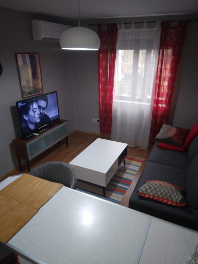 Tirane, jepet me qera apartament 1+1+BLK Kati 2, 55 m² 400 Euro (Pjeter Budi)