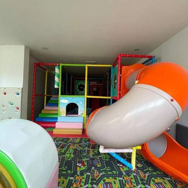Tirane, jap me qera apartament Kati 1, 930 m² 2.100 Euro (Kodra e Diellit)