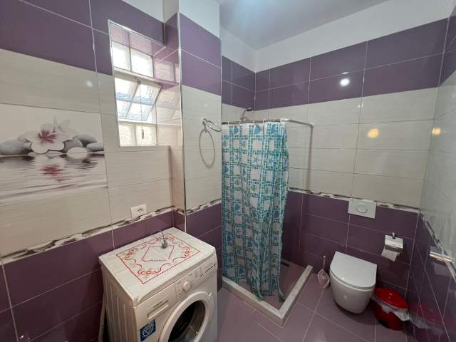 Korce, jepet me qera apartament 1+1+BLK Kati 3, 75 m² 300 Euro (Lagjia 18, Korce)