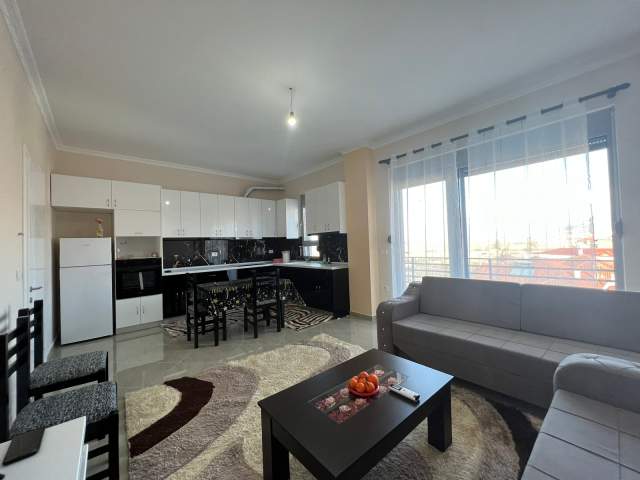 Korce, jepet me qera apartament 1+1+BLK Kati 3, 75 m² 300 Euro (Lagjia 18, Korce)