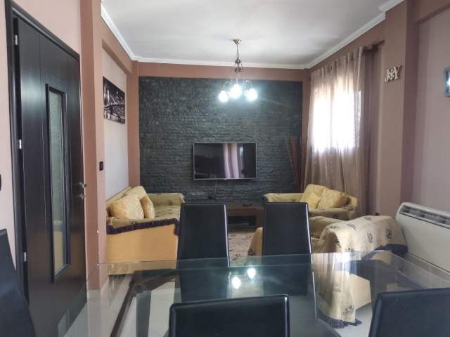 Korce, jepet me qera apartament 2+1 Kati 3, 110 m² 350 Euro (Lagjia 7)