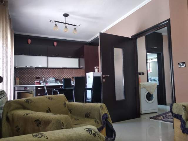 Korce, jepet me qera apartament 2+1 Kati 3, 110 m² 350 Euro (Lagjia 7)