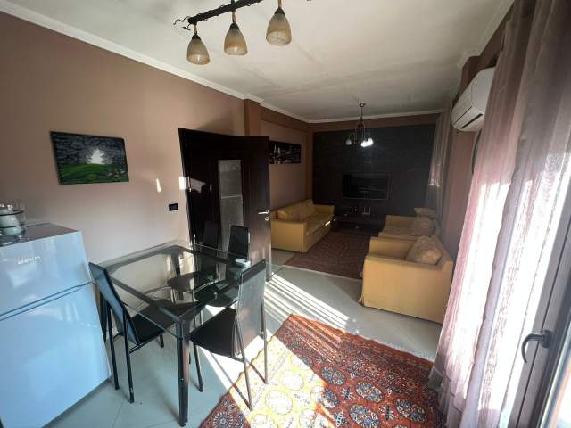 Korce, jepet me qera apartament 2+1 Kati 3, 110 m² 350 Euro (Lagjia 7)