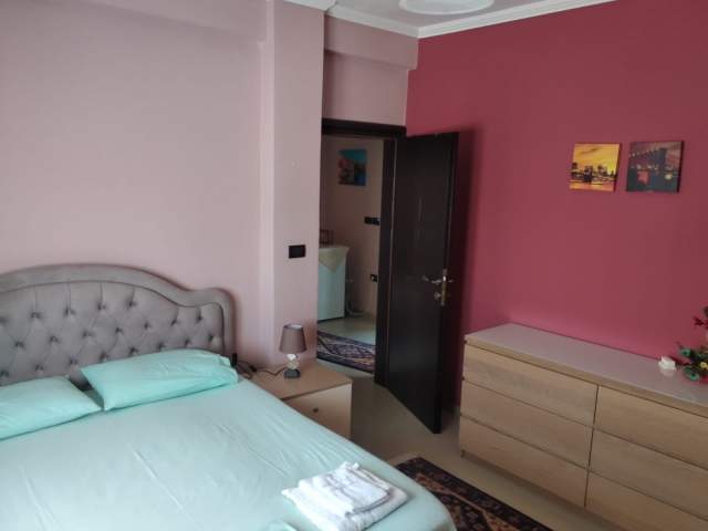 Korce, jepet me qera apartament 2+1 Kati 3, 110 m² 350 Euro (Lagjia 7)
