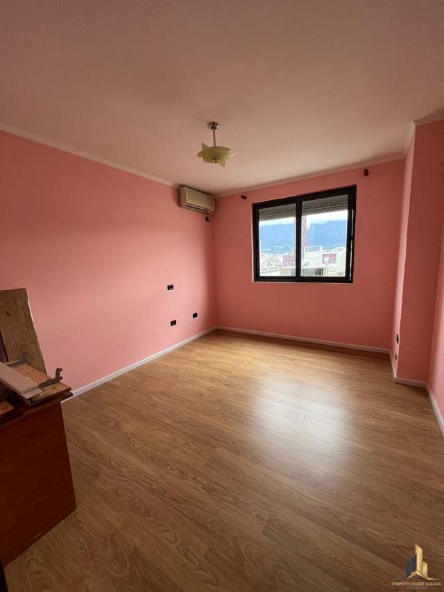 Tirane, jepet me qera apartament 2+1+A+BLK Kati 9, 111 m² 700 Euro (bllok , garda)
